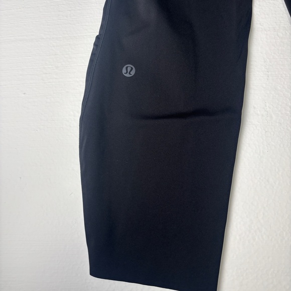 lululemon Sleek Black High Waist Capri Leggings - Size 12 - Inside Back Pocket - Picture 8 of 8